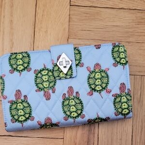 VERA BRADLEY/Turtle Print Quilted Wallet